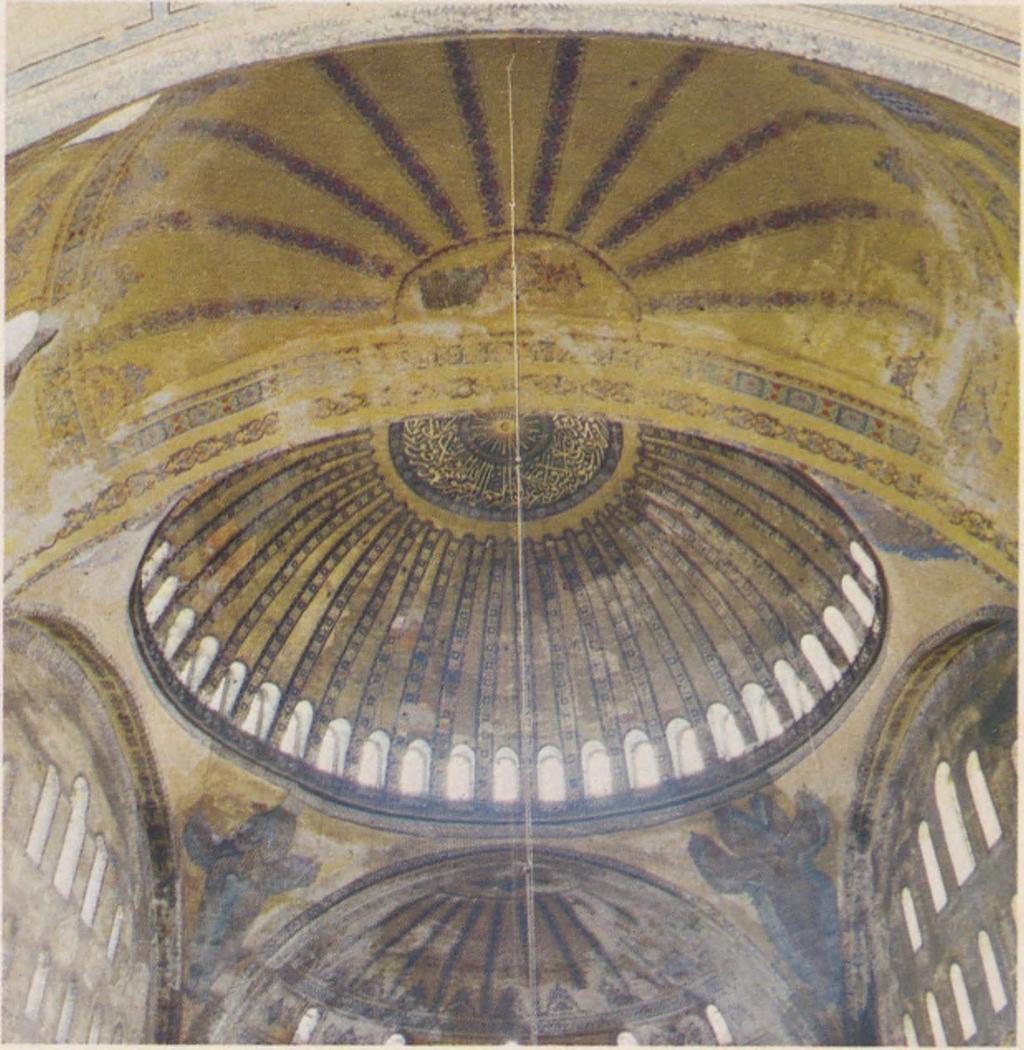 Bizans mim arlık sanatının şahaserlerinden olan bu görkemli yapı, A tatürk'ün isabetli ve ileri görüşlü buyruklarıyla (Bakanlar Kurulunun 24 Kasım 1934 gün ve 2/1589 sayılı kararıyla) 'Müze' ye