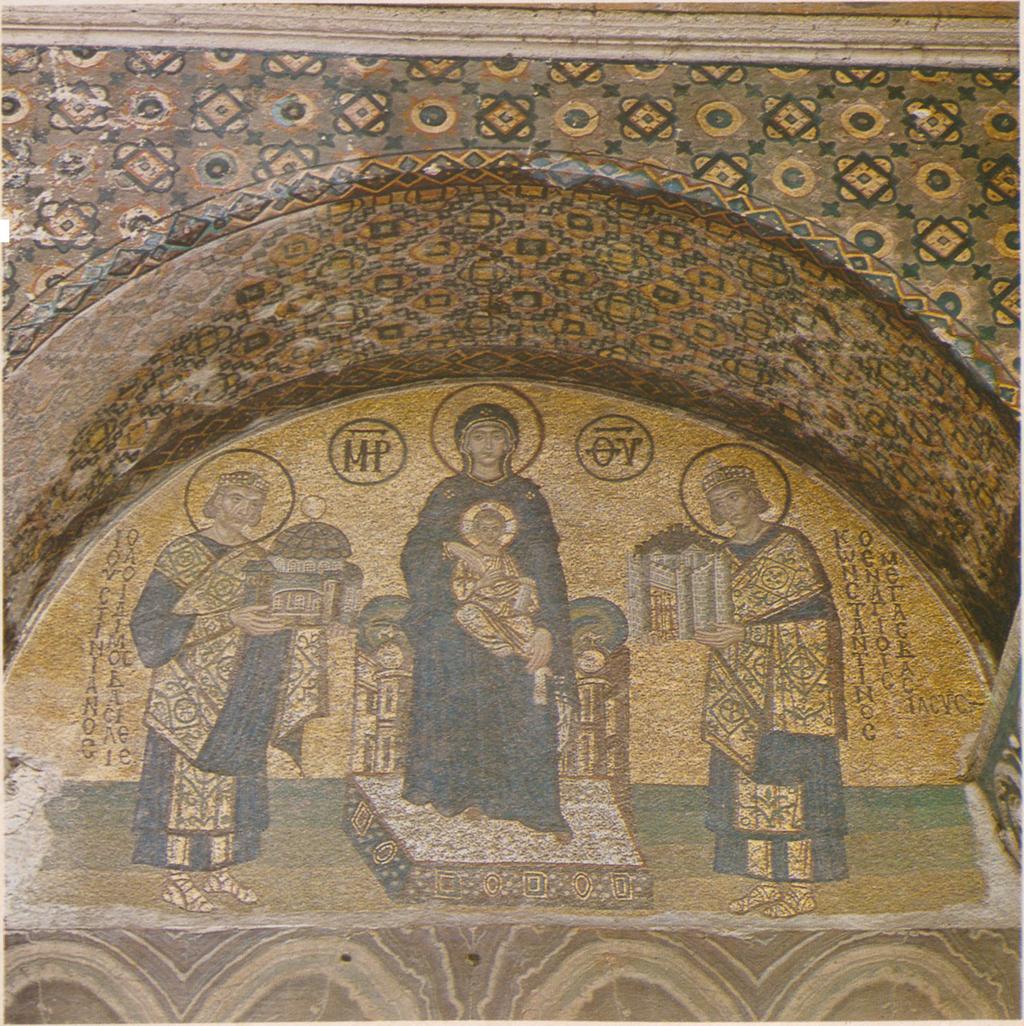 yüzyılın son çeyreğinde İm parator Basil II (976-1025) zamanında yapılmıştır. İÇ NARTHEX DEKİ MOZAİK : Vestibul'deki kapıdan iç narthex e girilmektedir.