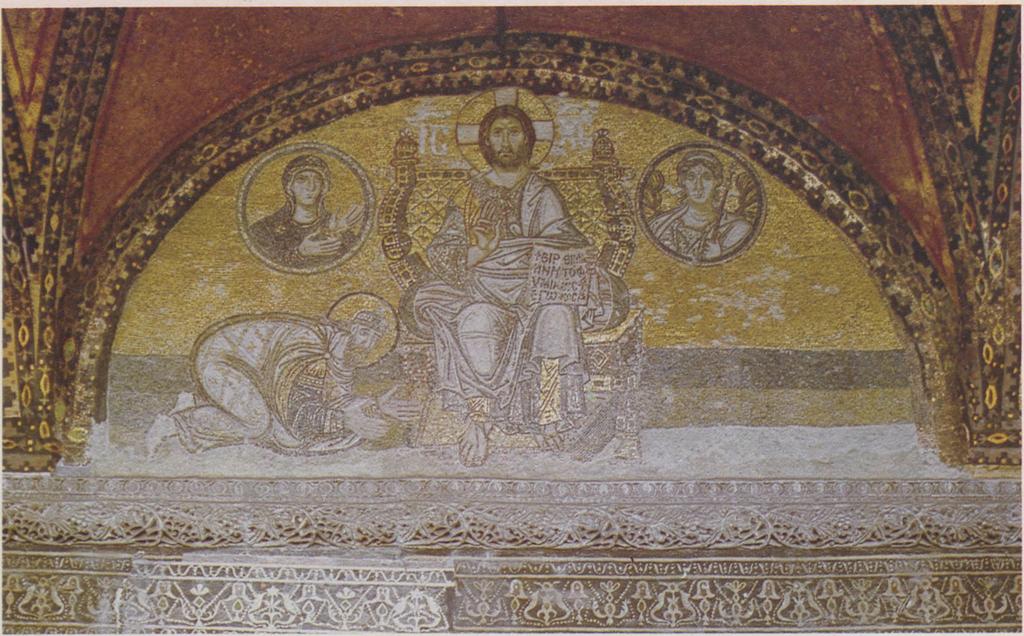 Bu mozaikte, kucağında çocuk İsa ile Meryem tasvir edilm iştir. Meryem, bank şeklinde aralıksız bir taht üzerinde oturm aktadır. Ayaklarının altında ise bir seki (plinthos) vardır.