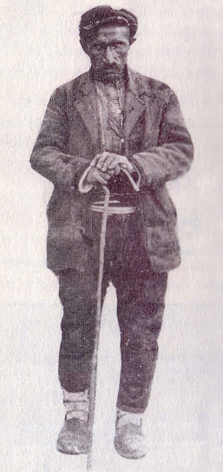 Yeşil DOSYA: AŞIK VEYSEL 4 İBRAHIM BAŞTUĞ Halk şairi mi, halkevi şairi mi? Âşık Veysel Âşık Veysel in 5 Kasım 1931 de Sivas ta katıldığı Âşıklar Bayramı nda çekilen fotoğrafı.