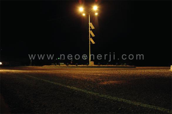 Hibrid LED aydınlatma sistemi Karayolları Genel Müdürlüğü ne ait bir ana yolda kavşak aydınlatması için yapılmıştır.