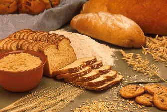 Değirmencilik ve Tahıl Ürünlerinde Değirmencilik ve tahıl ürünleri sektöründe kullanılan bir diğer enzim lipazlardır, hamur özelliklerini iyileştirici olarak da bilinirler.