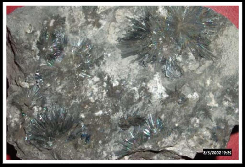 11) Sferülitik yapı Mineral büyümesinin bir boşluk içerisinde gerçekleşmesi sonucu, bir merkezden dışarı doğru ışınsal veya radyal görünümlü minerallerin