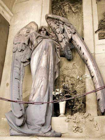 sürdüğü görülür. Metamorfoz, rühanilik Bistolfi nin mezar heykeli adına ürettiği ikonografilerin dayandıkları noktalar olarak söylenebilir.
