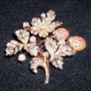 29 2.8.1.2.3 Natüralist Çiçekler (Şukufe) Minyatür çiçek de denilen ve natüralist özellikte olan bu üslup, özellikle 18. ve 19. yüzyıllarda benimsenmiştir.