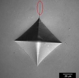29 Şekil 2.5: 98.1 N yükte Vickers iz derinliğinin optik mikrografı 79 Zirkonyumun mekanik özellikleri metastaza uygun mikroyapısı sayesinde mümkün olmaktadır.