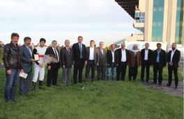 Koşu sonrası düzenlenen törende, sezonun ilk koşusunu kazanan safkanın sahibi adına Mehmet Dilber e plaketini ve jokey Ferit Yardımcı ya çiçeğini, Türkiye