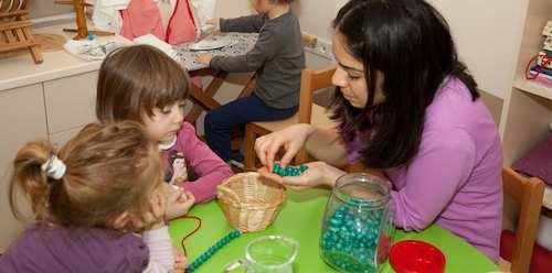 Bu yaklaşım, genel olarak bilime karşı olumlu bir görüş açısı yaratmak açısından olduğu kadar, çocukların etkinlikler sırasında daha kapsamlı düşünmelerini sağlamak açısından da önem