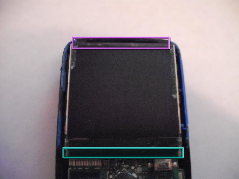 Yapışkan Pedler Kablo Klip LCD altındaki plastik spudger düz sonuna ekle.