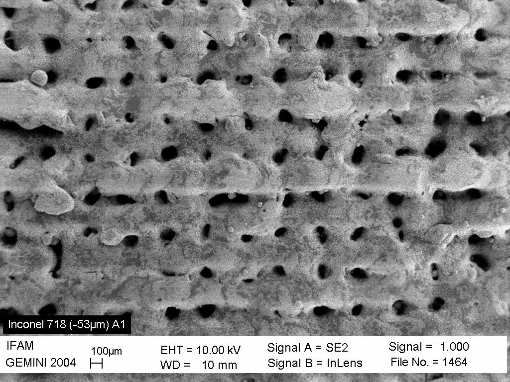 47 Resim 11.4. (a) (b) (c) Lazer sinterlenmiş IN 718 tozlarının yüzey morfolojisi üzerinde lazer tarama hızının etkisini gösteren SEM mikrofotoğrafı (a) 75 mm/sn,