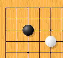 Taş sayısı tahta üzerindeki kesişim noktaları kadardır (9x9=81 taş, bunların 41 tanesi siyah 40 tanesi beyazdır).