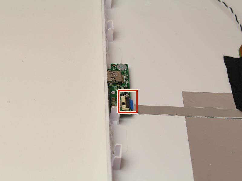 Nabi Port devre kartı, kendisine bağlı bir şerit konektörü bulunur ve