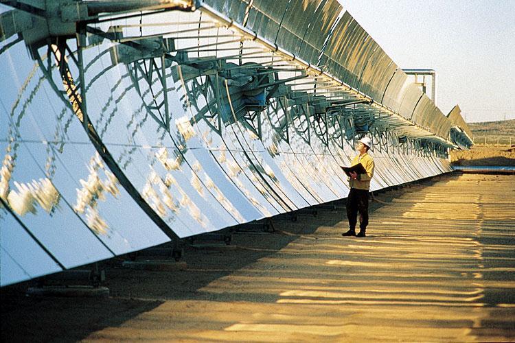 Parabolik oluk tipi güneş enerji sistemleri Parabolik oluk tipi güneş enerjisi (POTGE) sistemleri, YGE sistemleri içerisinde en yaygın kullanılan teknolojidir. Şekil 1.