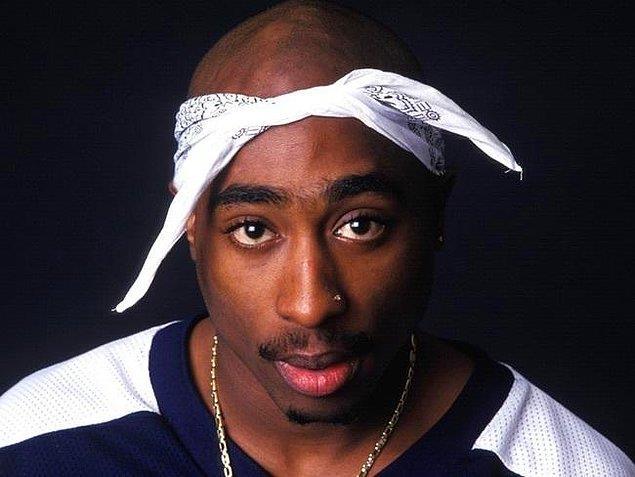 Tupac Shakur'un başarılı olabilmek için ruhunu Illuminati'ye sattığına inanılıyor.