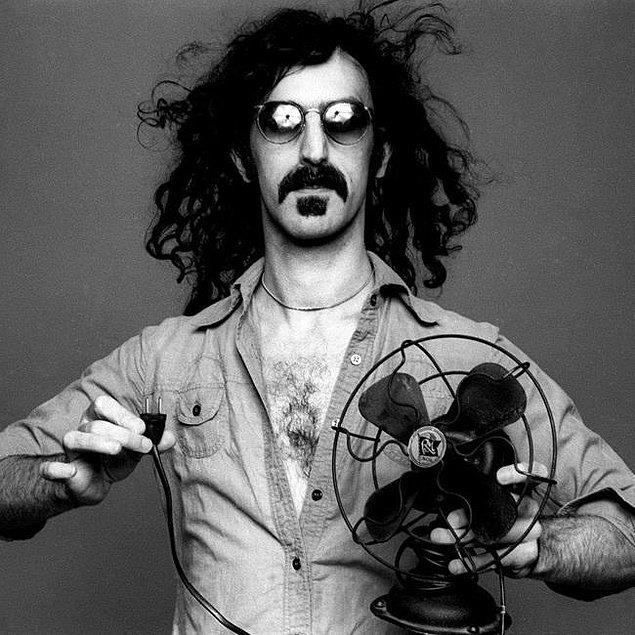 Frank Zappa sık sık, müzik, film, haber ve siyasette zihin kontrolünü kullanan TPTB (güçler) hakkında karşıt söylemlerde bulunuyordu.