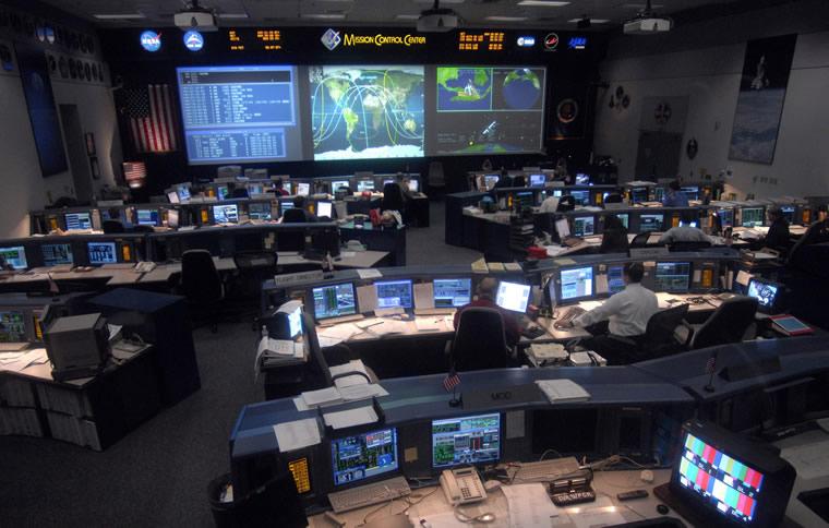 Uydunun denetimi ve yönetimi ile ilgili hesaplar uydudan alınan verilere dayanarak, izleme istasyonunda yapıldığı gibi uydulara gittikçe daha karmaşık özel amaçlı bilgiler konmaktadır. Şekil 6.
