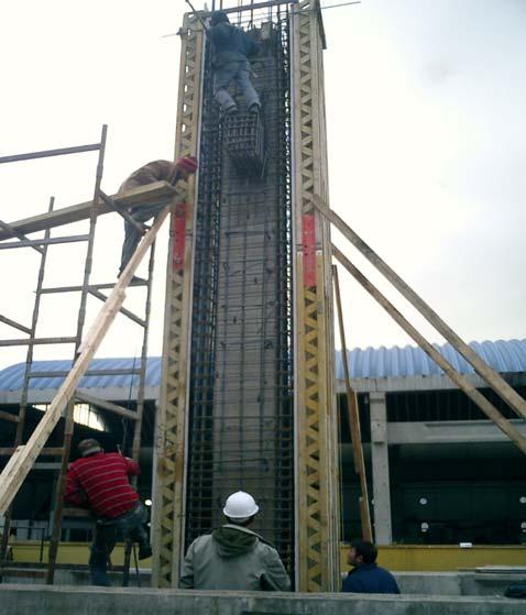 Bu projede 50 x 50 cm boyutlarında, yaklaşık 9 m yüksekliğindeki 30 adet kolonun (Şekil 2) güçlendirmesi (kolon boyutlarının 75 x 75 cm e çıkarmak) ve yapının geri kalan kısımlarının tamamlanması