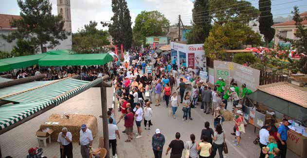 Festival FESTIVAL Kıbrıs ta yaz, tüm Akdeniz ülkelerinden daha önce başlıyor. Adaların kendine özgü ritimleri olur ve bu ritim, sokakları, mutfakları, doğayı, şarkıları çepeçevre sarar.
