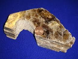 3. Mikalar Mikalar, kayalarda geniş bir dağılım gösteren, levha şekilli, esnek minerallerdir.