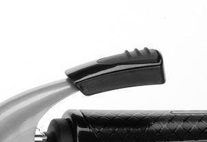 EN Open the disordered parts and separate to pinches by means of combing or brushing your hair. Open the clip and place your hair between the curling iron and clip.