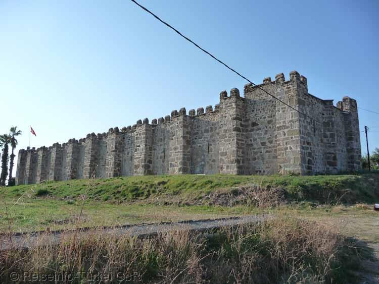 ALANYA, ŞARAPSA HAN (1236-1246) (TEK NEFLİ) Alanya nın batısında, bugünkü Antalya yolunun biraz içerisinde bulunmaktadır. II. Gıyaseddin Keyhüsrev tarafından yaptırılmıştır.