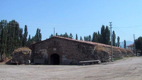 EZİNE, PAZAR HAN (1238-1246) (ÜÇ NEFLİ) Amasya-Tokat