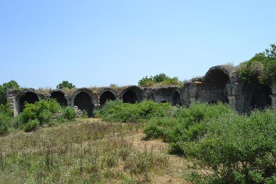 ANTALYA-KORKUTELİ, EVDİR HAN (1210-1219) Antalya nın 18 kilometre kuzey batısında, Antalya-Burdur yolu üzerinde bulunan yapı, I.İzzettin Keykavus tarafından (1210-1219) yaptırılmıştır.
