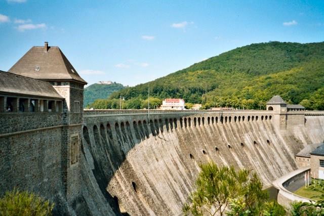 A.1. Beton Ağırlık Barajları Ağırlık Barajları, Geniş kanyon tipi vadiler ağırlık tipi baraj için uygundur.