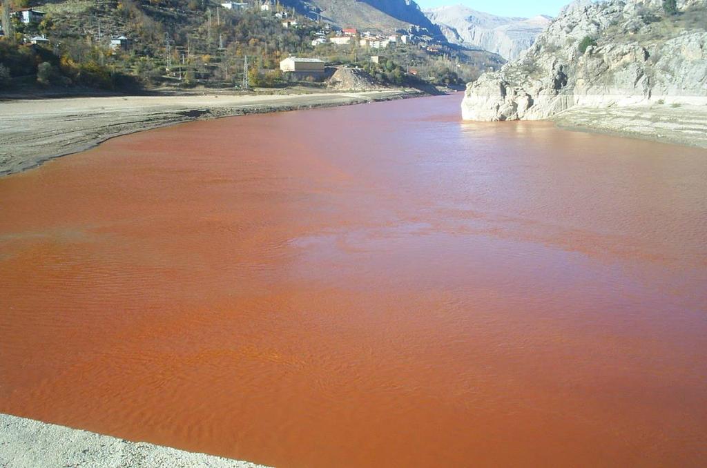 BARAJLARDA SİLTLENME VE BARAJ ÖMRÜ Akarsular tarafından taşınan erozyon malzemesinin baraj göl alanında birikmesi olayına siltlenme denir.