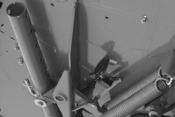 Kullanım 14.11 Balya çapının ayarlanması Comprima CF 155 XC Arka kapak kapalı ve balya haznesi boş olmalıdır. Sağ arka ve sol balya çapını makinede ayarlayın.