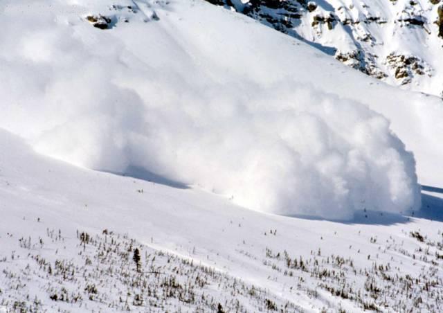 Toz kar 300 km/h Çığın sahip olduğu yıkım gücü hareketlenen karın hızı ve