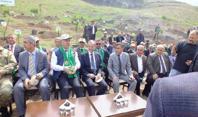 Orman İşletmesi Ağaç Dikme Programı Serinova Köyünde 540 adet ceviz ve badem fidanı düzenlenen törenle hak sahiplerine dağıtıldı.