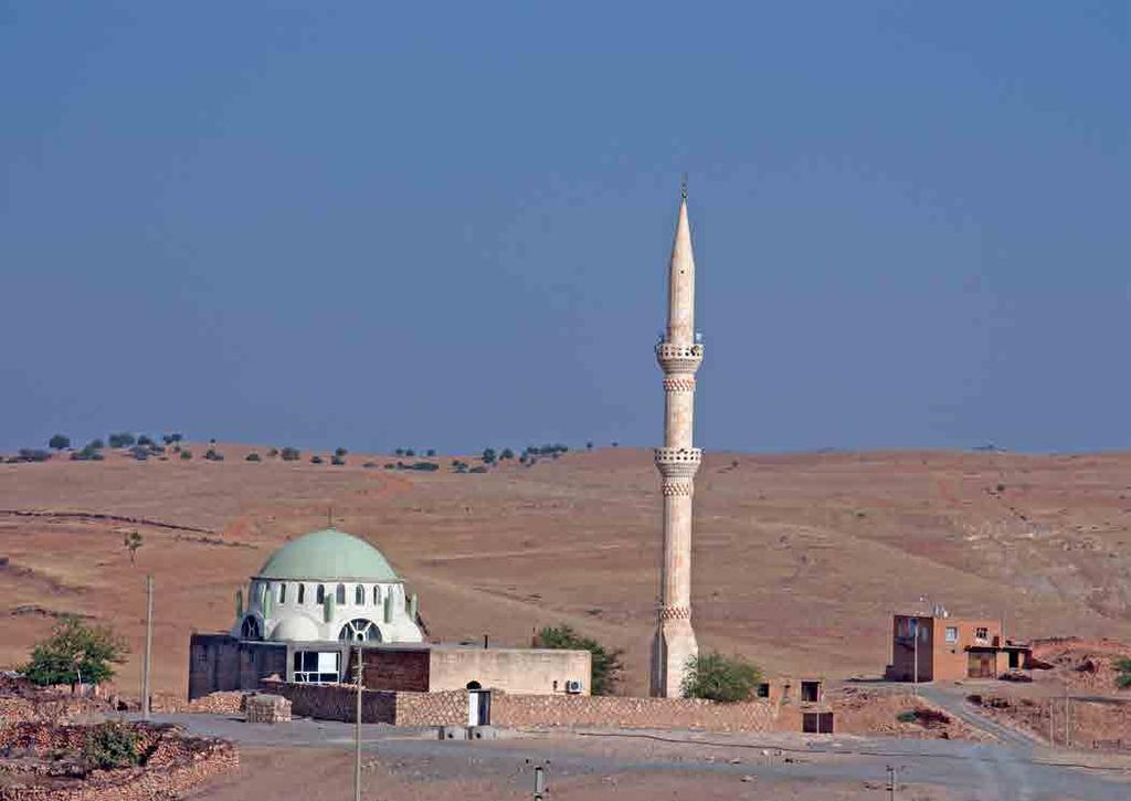 ÇINAR İLÇESINDEKI KÜLTÜR VARLIKLARI Fotoğraf 25: Şeyh Ahmet Camii nin genel görünüşü. batısındadır. Her iki cami birlikte kullanılmaktadır.