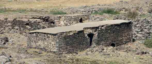 İnşa tarihi bilinmeyen değirmenin duvarındaki bir taş üzerine yazılan tarihe göre 15.10.1969 yılında Mehmet Aslan tarafından onarıldığı anlaşılmaktadır.