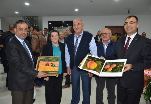 Battalgazi Belediye Başkanı Selahattin Gürkan, Şire Pazarı esnafı ile bir araya geldi. 1.