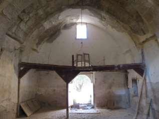 Fotoğraf 7: Sarıhıdır Köyü Eski Cami Mihrabı 55 Güneybatıda bugün yerinde olmayan minberin izleri hala görülmektedir.