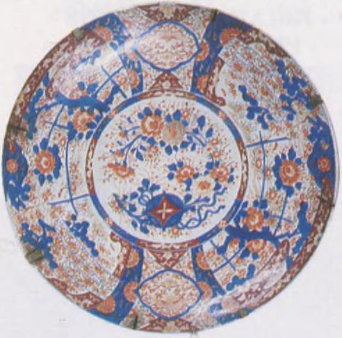 58 - KANTON PORSELEN 66 DUVAR TABAĞI Çin hikâyeleri resmedilmiş. Çapı: 29,5 cm. 67 59 - PORSELEN PEYZAJ TABLO 20. Yüzyıl 33 x 25 cm.