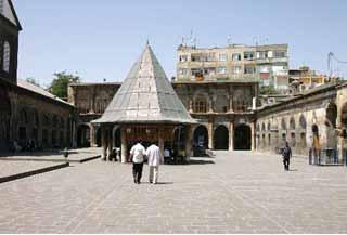 Yapı Tuhfetü l Mimarin de Mimar Sinan ın eseri olarak geçmektedir.