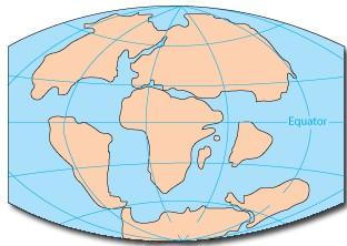 - Kıtalar henüz ayrılmamıştır.tek bir süper kıta (Pangea) ve tek bir okyanus bulunmaktadır.
