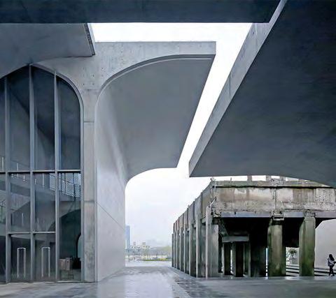 brütalist mimaride betonun nasıl kullanıldığının bir örneğidir. Yapının blok benzeri, taraklı beton dış cephesi dokuz ana kata dağılmış 37 seviye içeriyor.