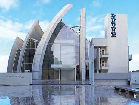 Müzenin kıvrımlı beton çatısı yapının mimarisini hem araziyle bütünleştiriyor hem de park görevi gören bir yapı ortaya çıkarıyor.