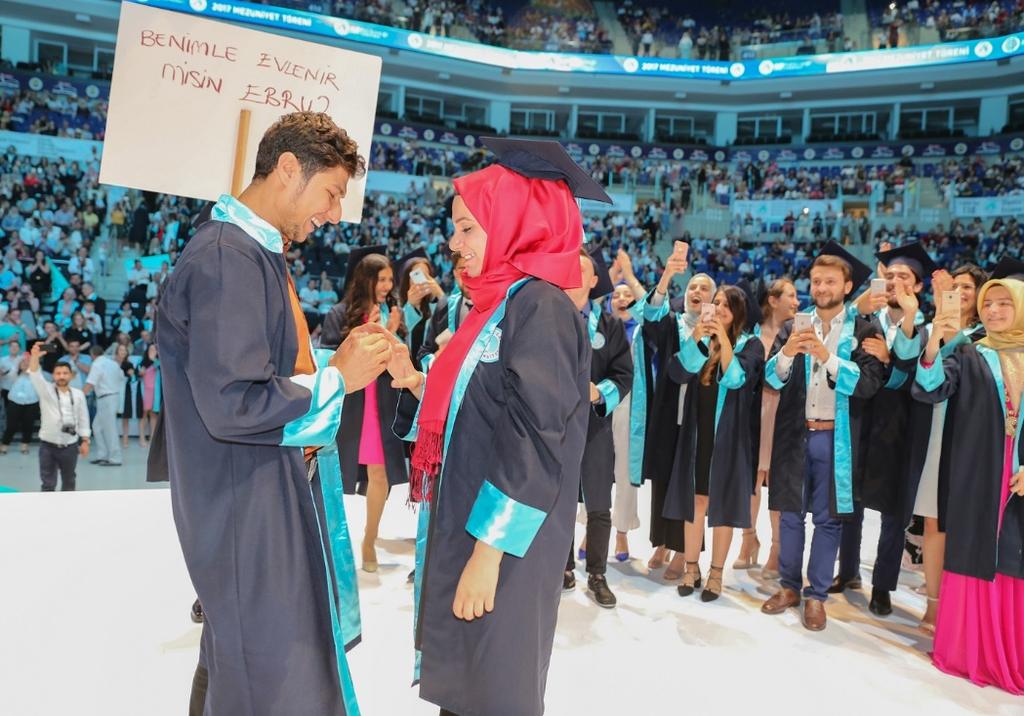 Üsküdar Üniversitesi, 2016-2017 Akademik Yılı sonunda ön lisans, lisans ve yüksek lisans öğrencilerini mezun etmenin sevincini ve gururunu yaşadı. Ataşehir Ülker Sports Arena da gerçekleştirilen 4.