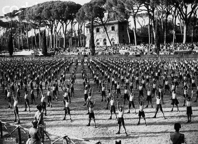 ĠTALYA DA BEDEN EĞĠTĠMĠ VE SPOR Ġtalya da Mussolini nin baģında olduğu FaĢist Parti döneminde, okullardaki beden eğitimi militarize edildi.