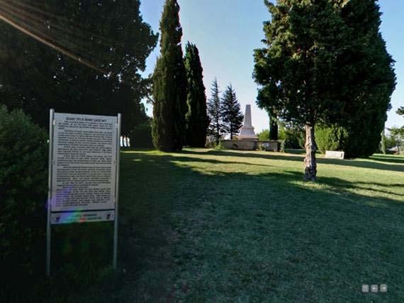 CESARET TEPE MEHMET ÇAVUŞ ANITI Çanakkale Savaşlarında bir değil birçok Mehmet Çavuş vardır. Bu anıt 1919 yılında yapılmış olup 650 şehidi temsil eder. 600 metrekarelik bir alanda yapılmıştır.