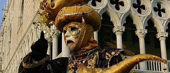 Maskenizi ve kostümünüzü seçin, siz de karnavalın parçası olun!