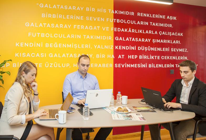 Hazır ofisler 2, 3 ya da 4 kişilik ekiplerin çalışabildiği hazır ofislerimiz, Galatasaray ın yeşil sahalardaki başarısını, iş dünyasına taşımanız konusunda