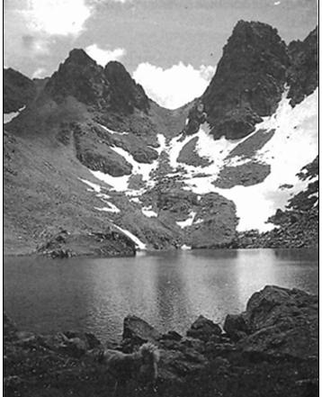 166 Gürcan Gürgen Foto 1. Foto 2. Foto 1-2. Tatos gediği kuzeyinde, 1993 yılında gerçekleştirilen araştırmada çekilen ve ilgili yayında (Doğu vd.