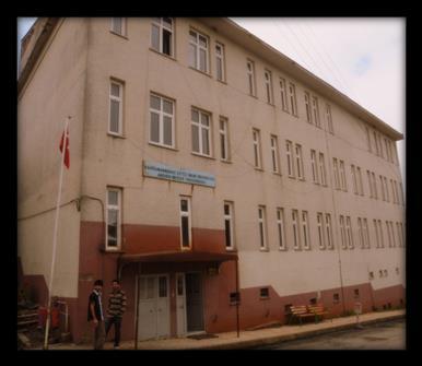 Andırın Yerleşkesi Andırın Meslek Yüksekokulu Andırın ilçesi şehir merkezinde 10.000 m² alanada Üniversitemize ait yerleşkede eğitim ve öğretimini sürdürmektedir.