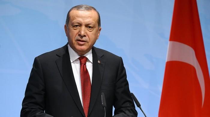 Erdoğan: Batı FETÖ teröristleri için güvenli bir liman Cumhurbaşkanı Erdoğan G-20'de FETÖ'nün Batı ülkelerini güvenli liman olarak görüyor olduğunu dile getirdi. 09.07.