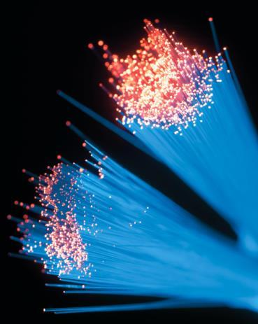 C-Fiber Optik Kablo (Fiber Optic Kablo) Fiber Optik kablo bir sinyali iletmek için elektrik akımı yerine ışığı kullanan bir iletim aracıdır.